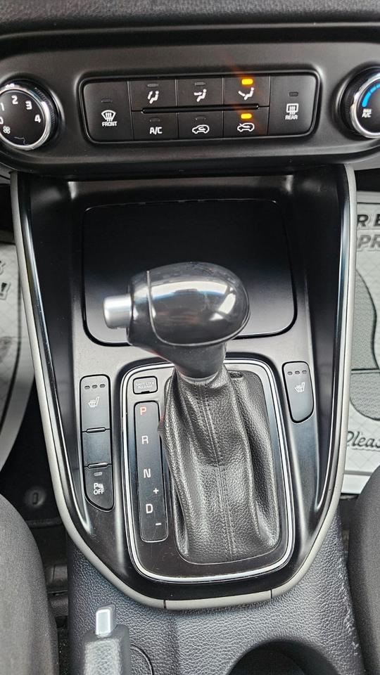 2017 Kia Rondo LX Photo