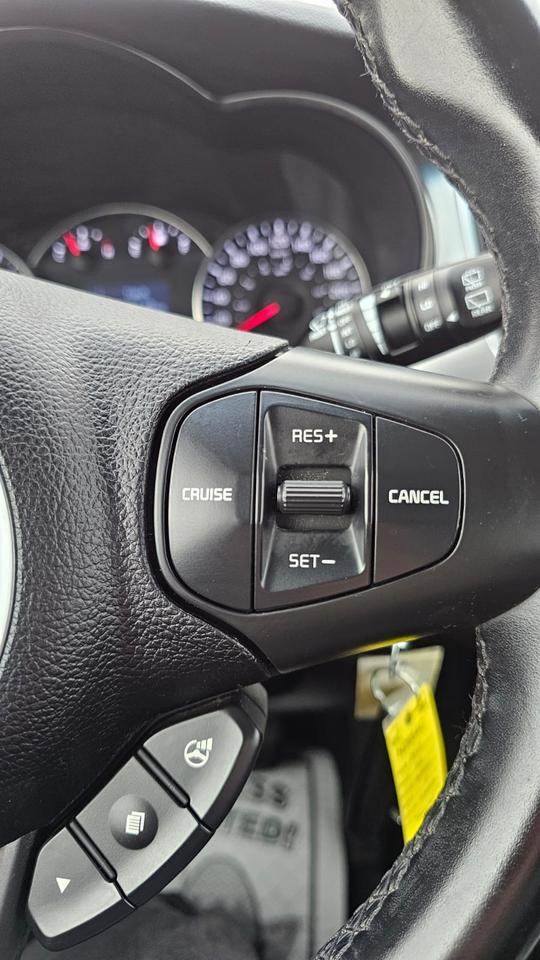 2017 Kia Rondo LX Photo