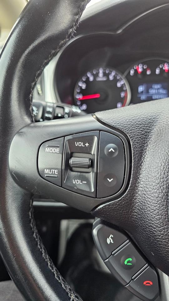 2017 Kia Rondo LX Photo