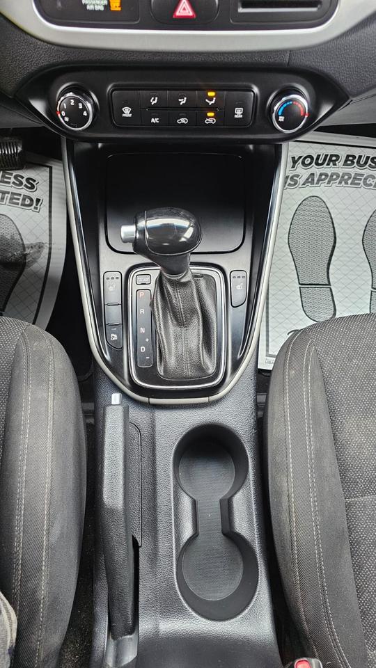 2017 Kia Rondo LX Photo