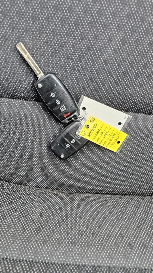 2017 Kia Rondo LX Photo