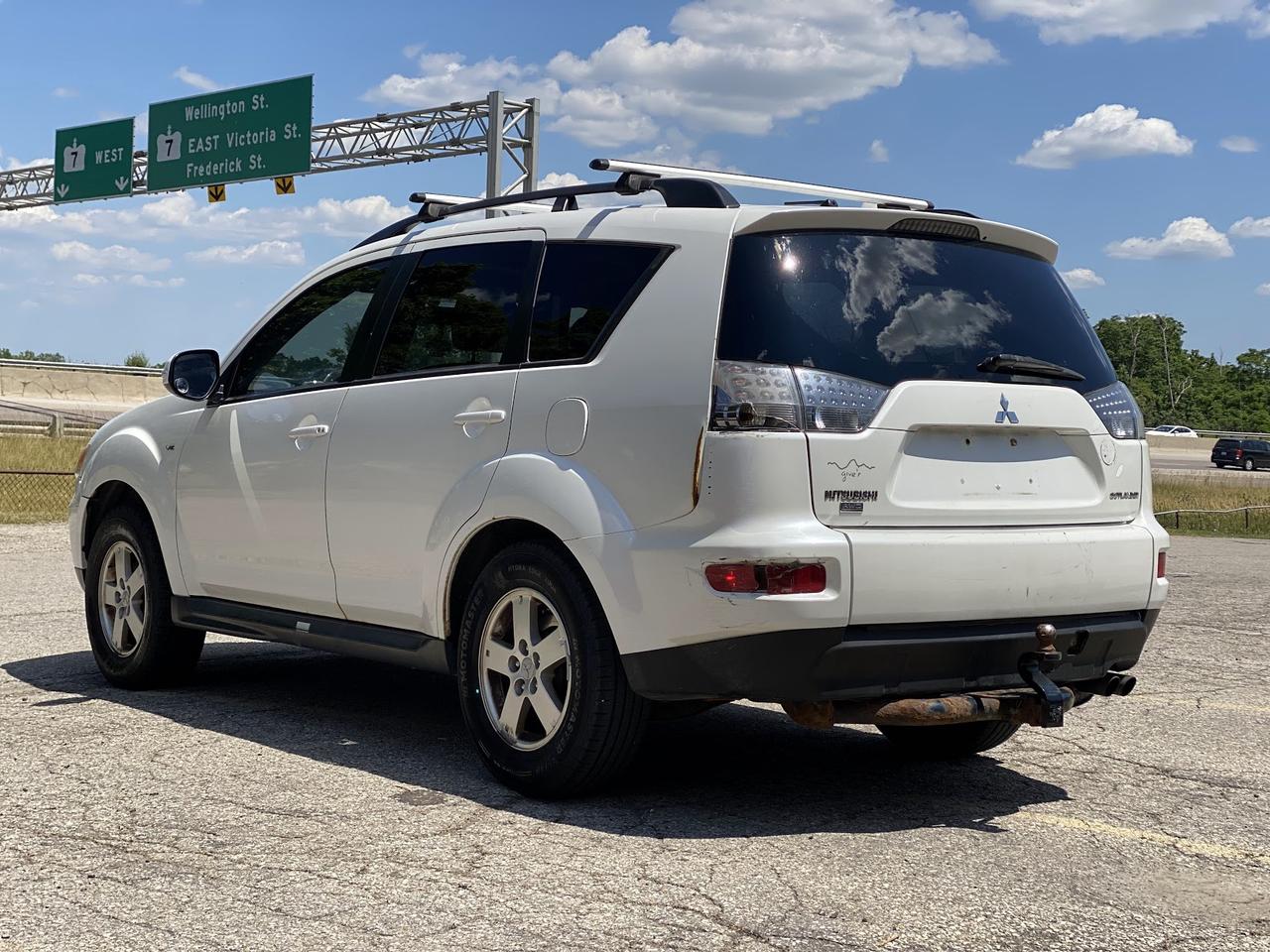 2011 Mitsubishi Outlander SE Photo4