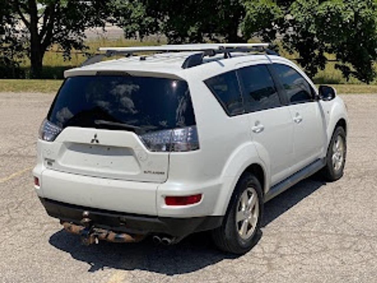 2011 Mitsubishi Outlander SE Photo