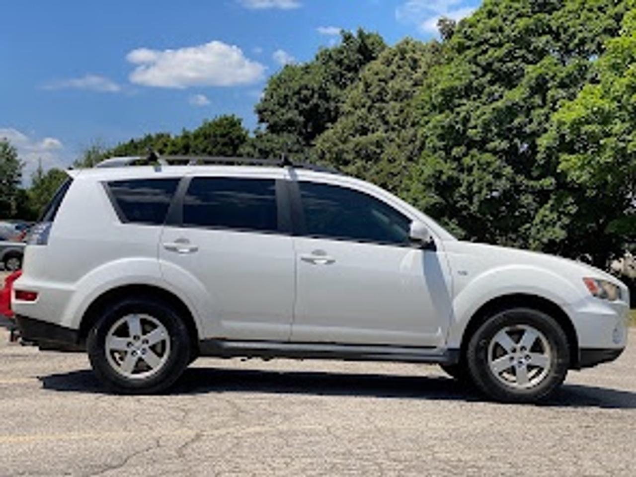 2011 Mitsubishi Outlander SE Photo