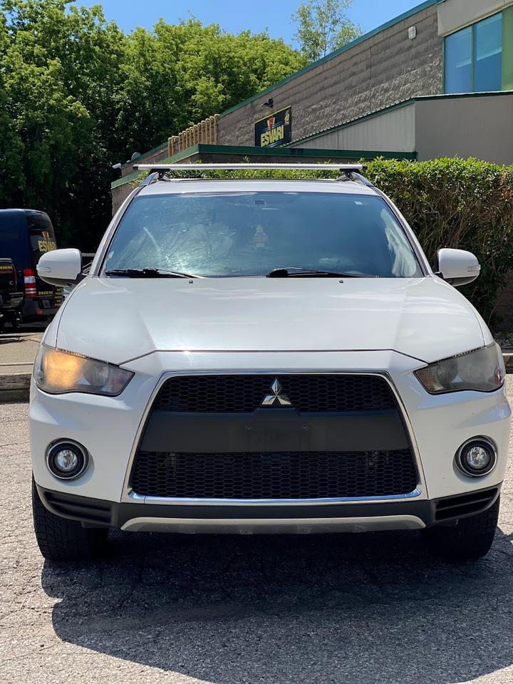 2011 Mitsubishi Outlander SE Photo