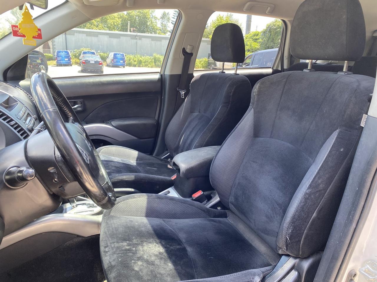 2011 Mitsubishi Outlander SE Photo