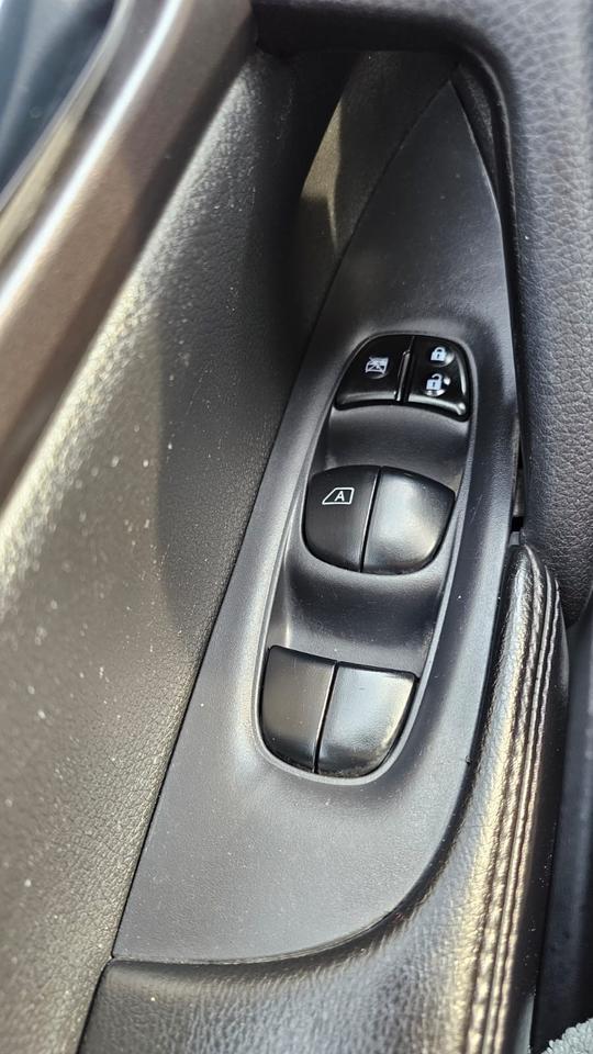 2014 Nissan Rogue S AWD Photo