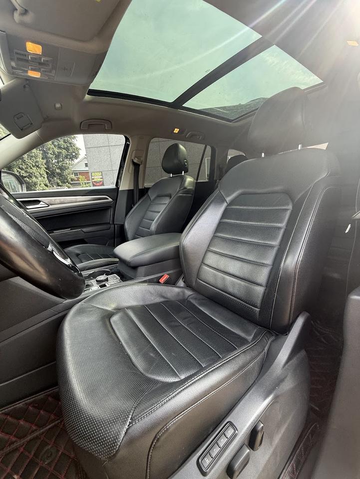 2018 Volkswagen Atlas SEL Photo