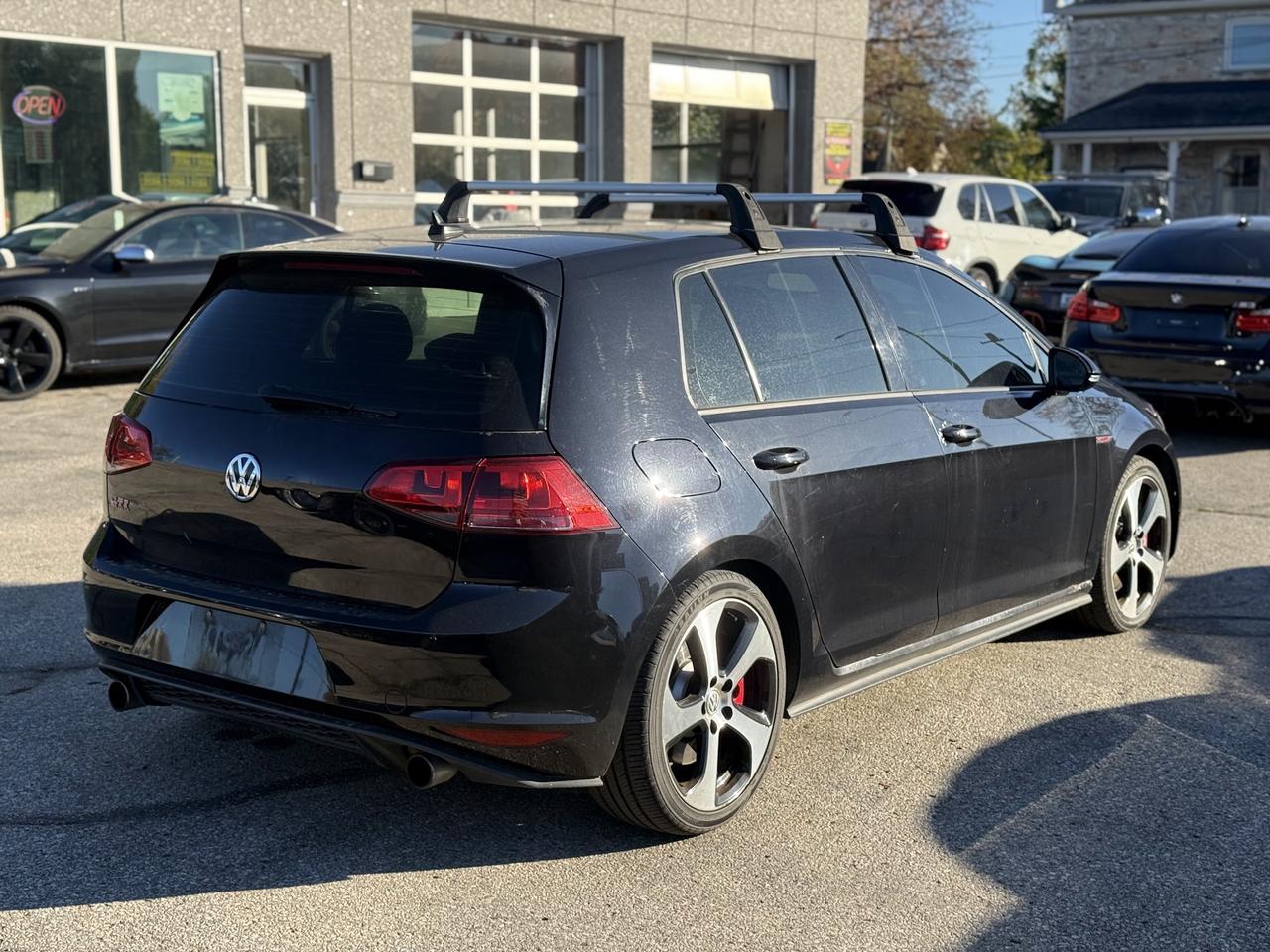 2015 Volkswagen Golf GTI SE Photo