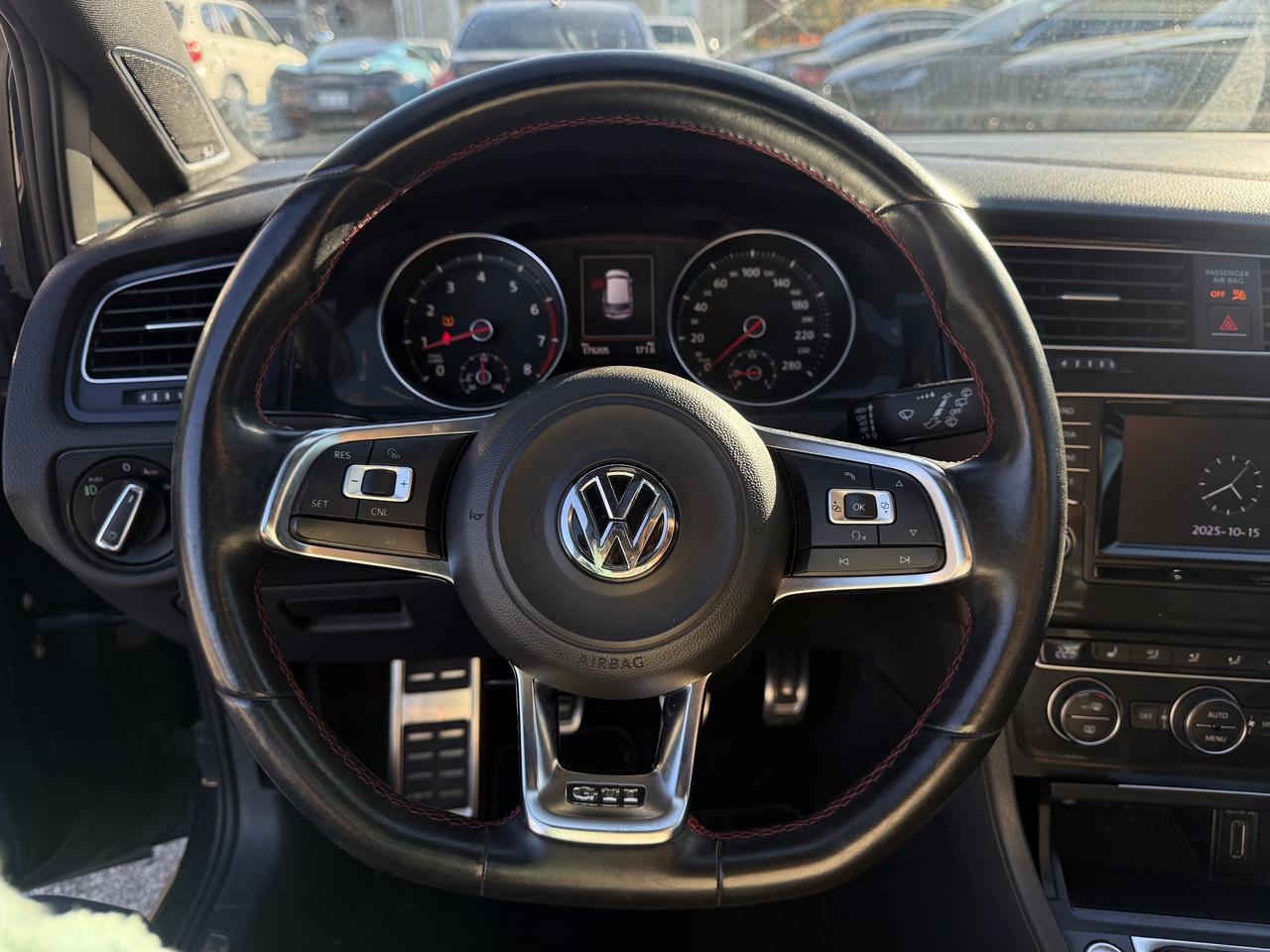 2015 Volkswagen Golf GTI SE Photo