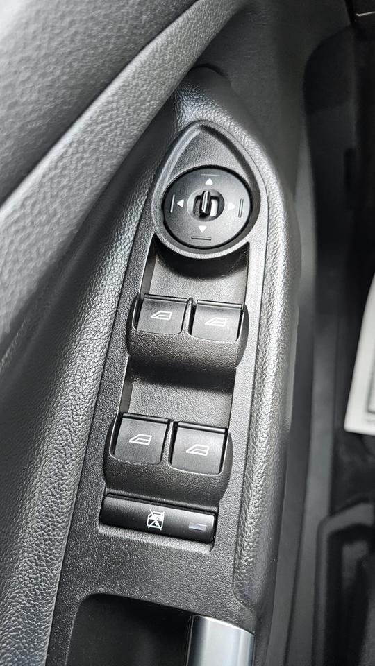 2015 Ford Escape SE Photo