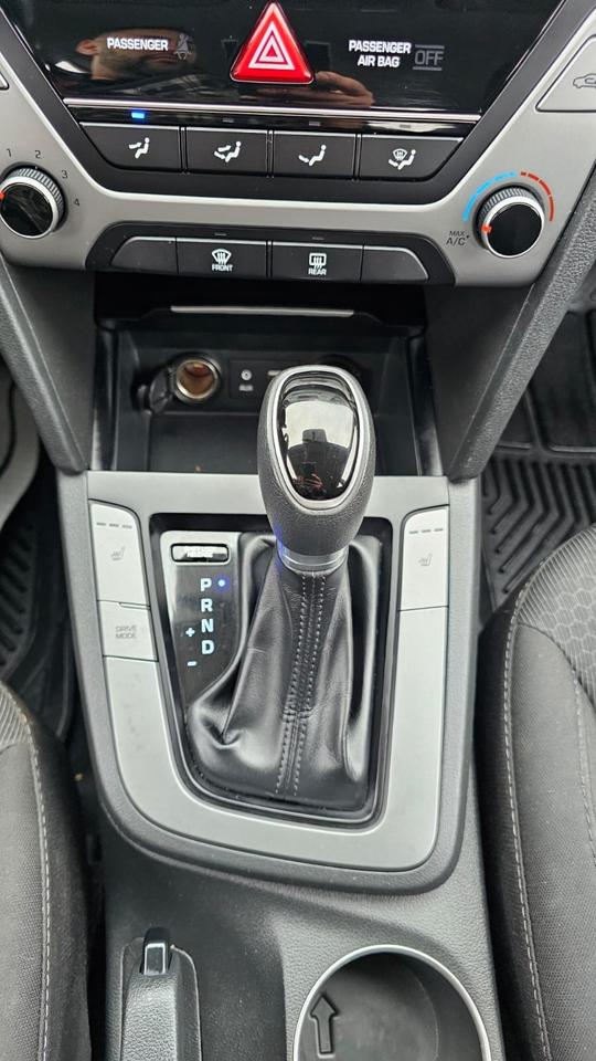 2018 Hyundai Elantra LE Photo