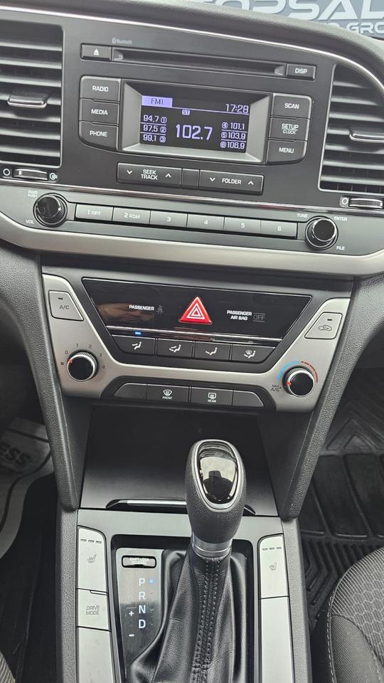 2018 Hyundai Elantra LE Photo