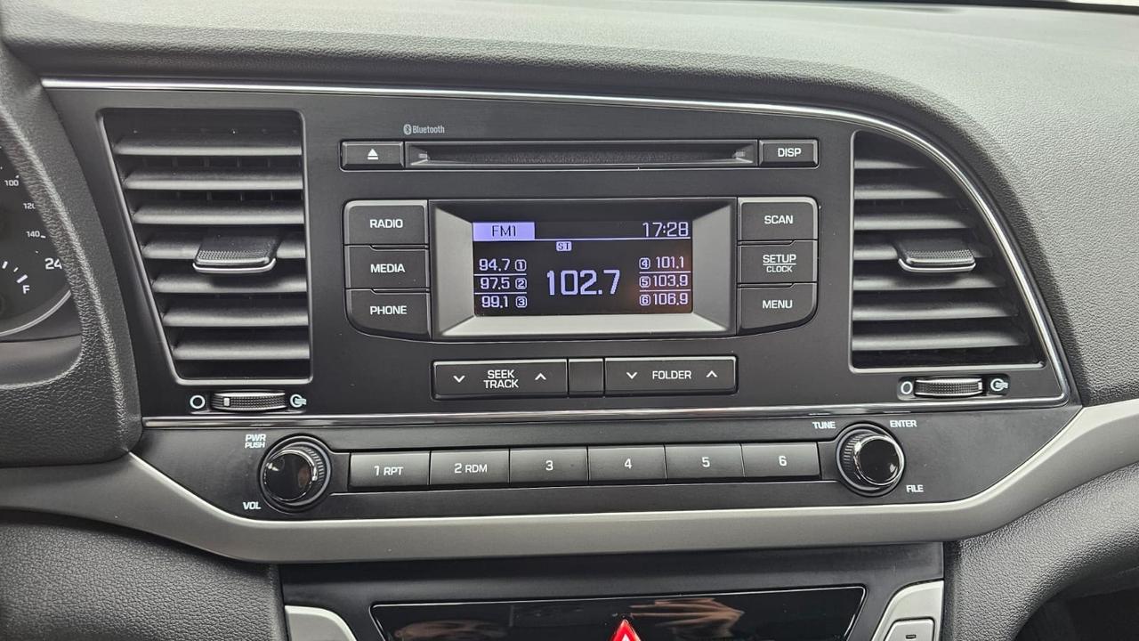 2018 Hyundai Elantra LE Photo