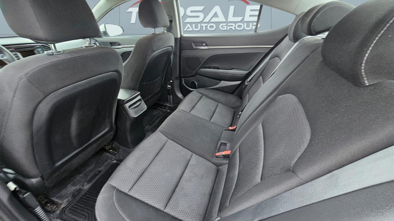 2018 Hyundai Elantra LE Photo