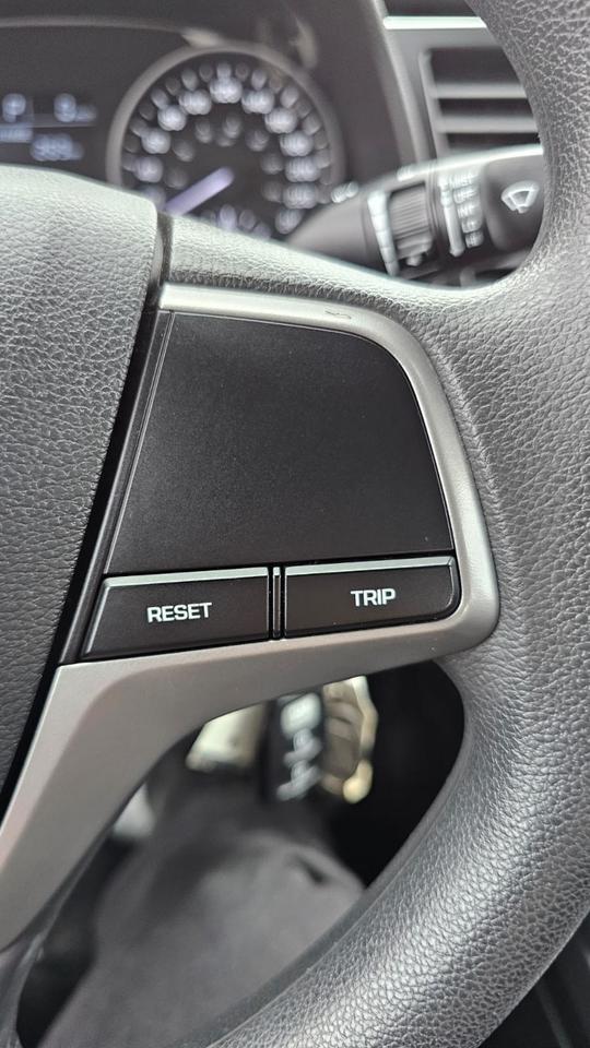 2018 Hyundai Elantra LE Photo