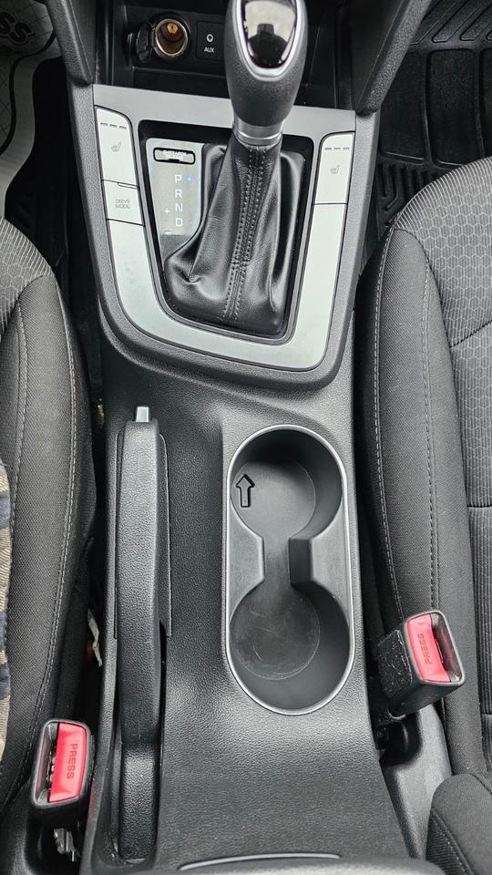 2018 Hyundai Elantra LE Photo