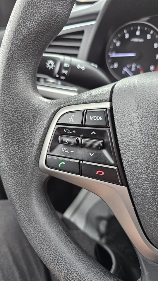 2018 Hyundai Elantra LE Photo