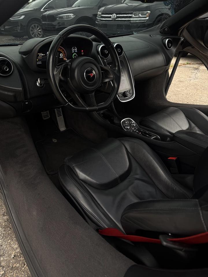 2017 McLaren 570 GT Photo