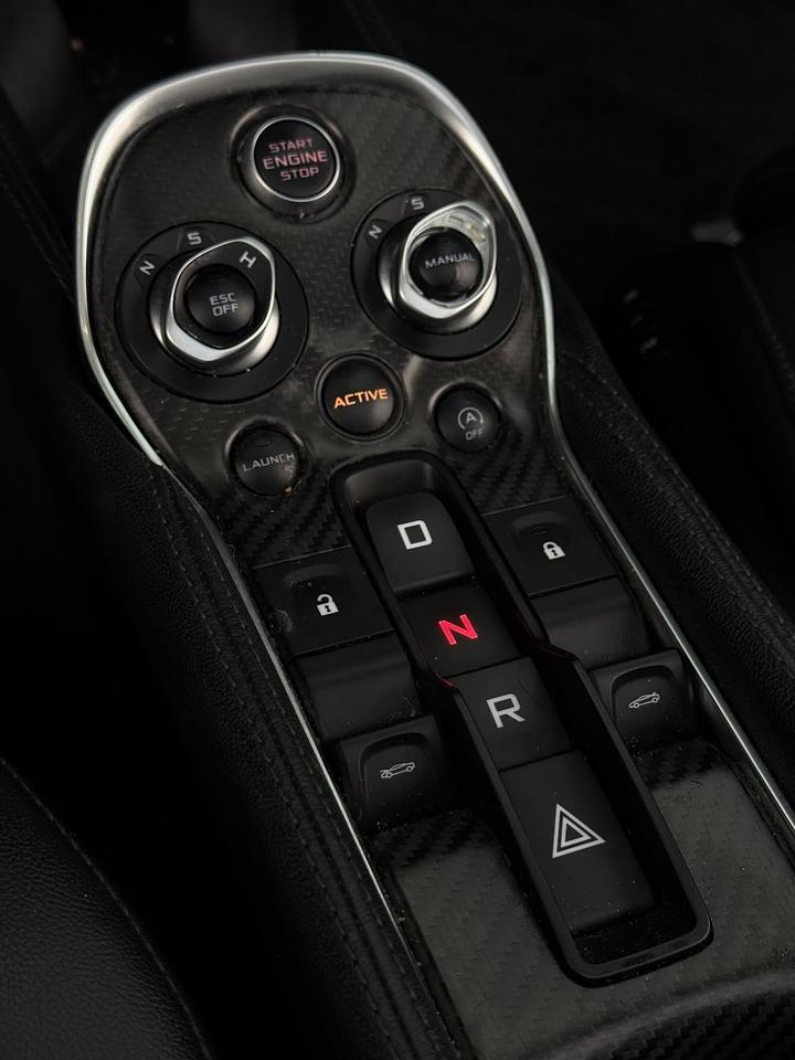 2017 McLaren 570 GT Photo