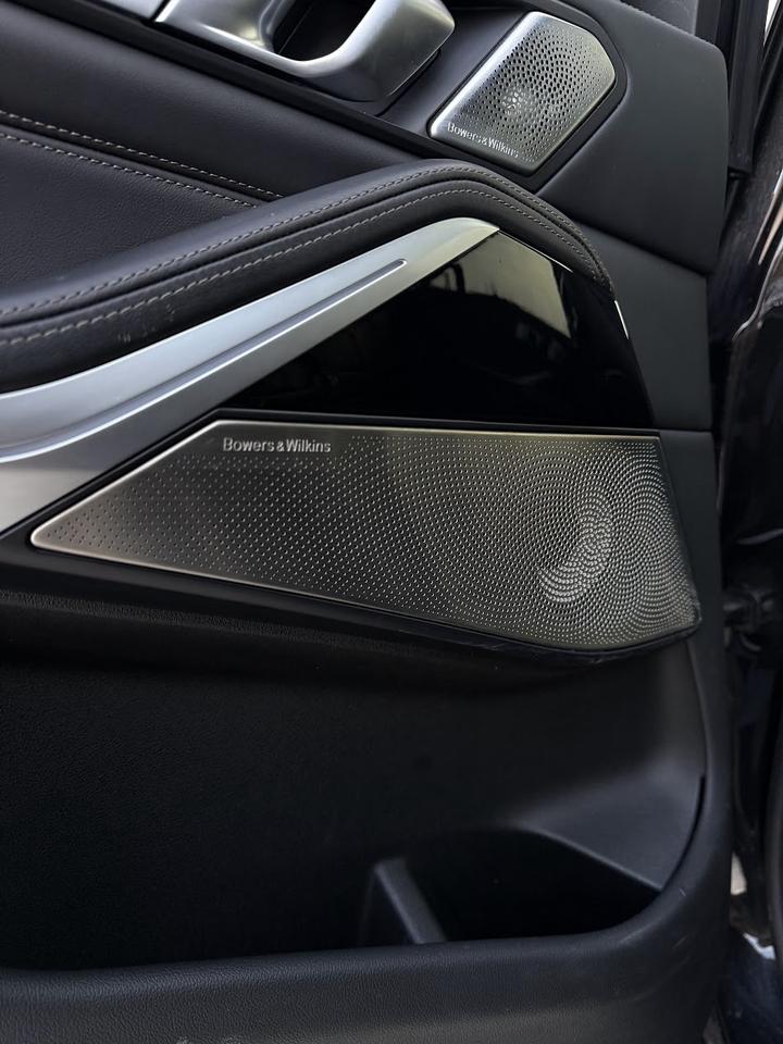 2020 BMW X5 M50i Photo