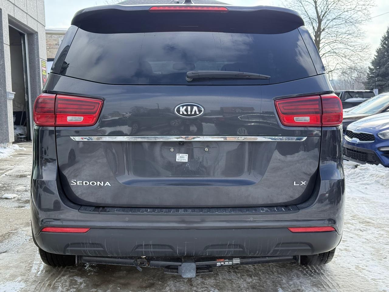 2020 Kia Sedona LX Photo4