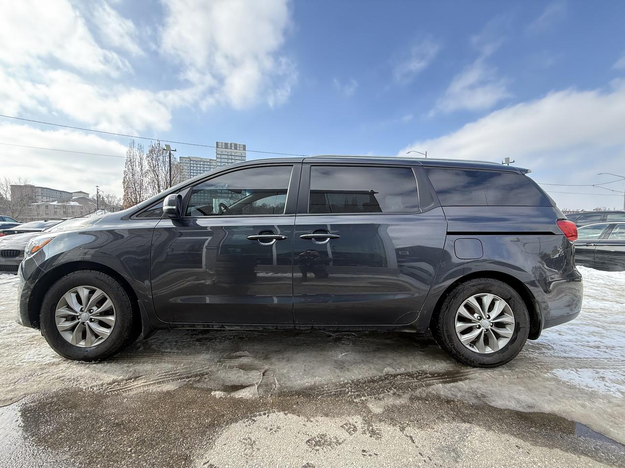 2020 Kia Sedona LX Photo