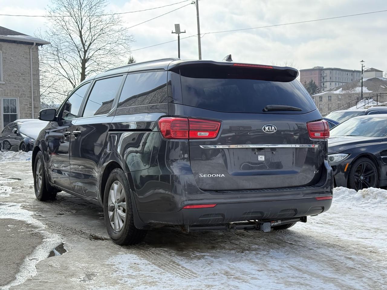 2020 Kia Sedona LX Photo