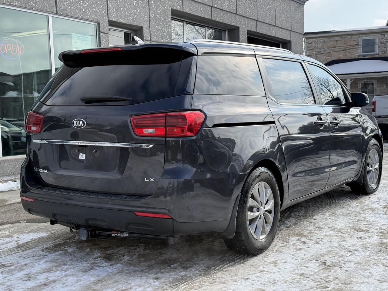 2020 Kia Sedona LX Photo