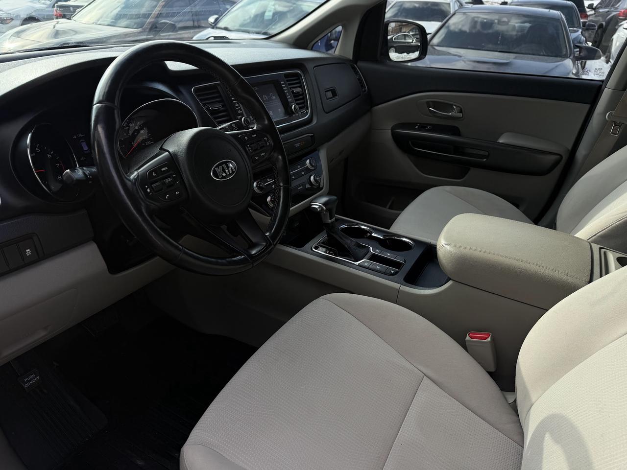 2020 Kia Sedona LX Photo