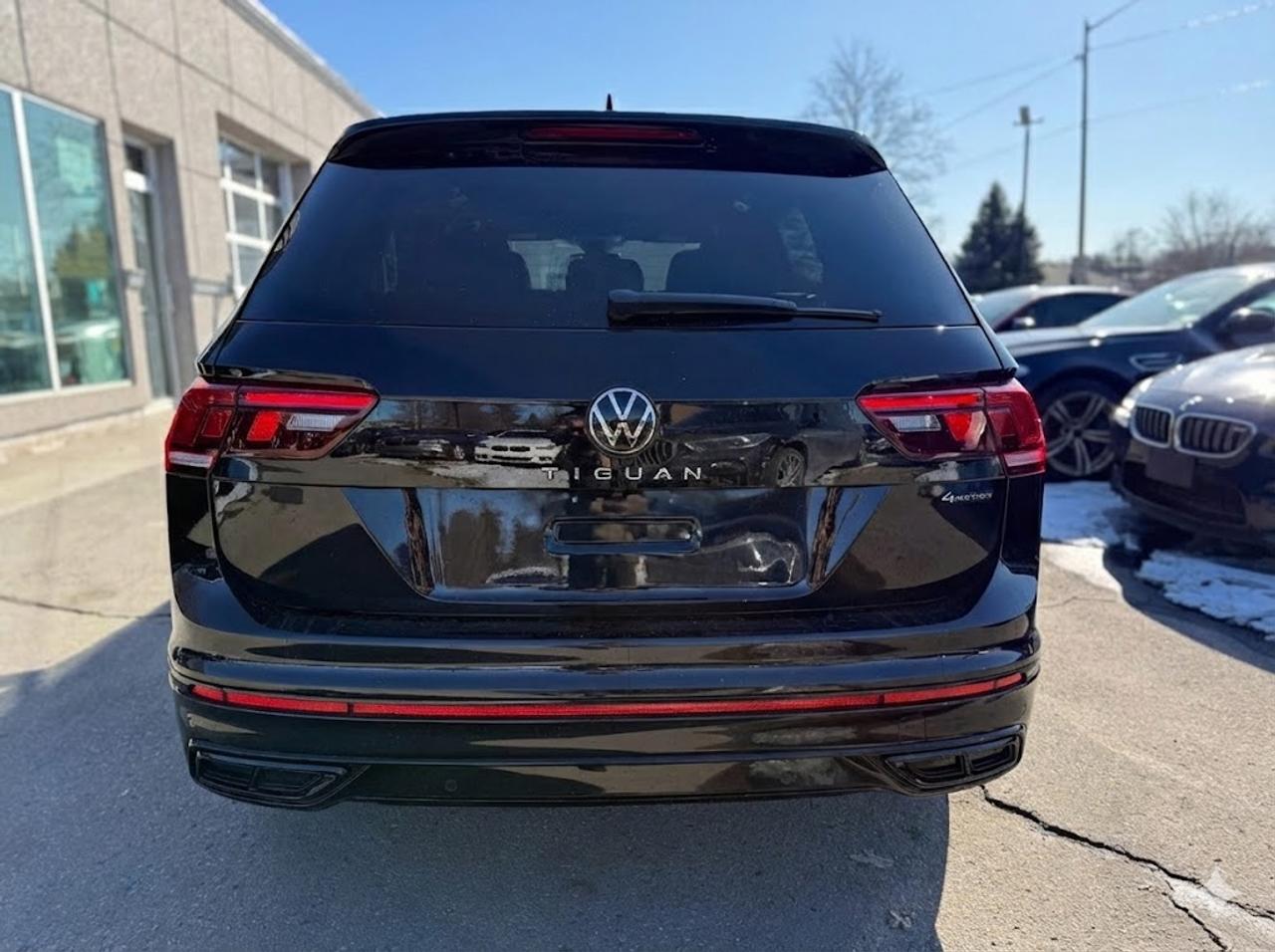 2023 Volkswagen Tiguan SE R-Line Black Photo