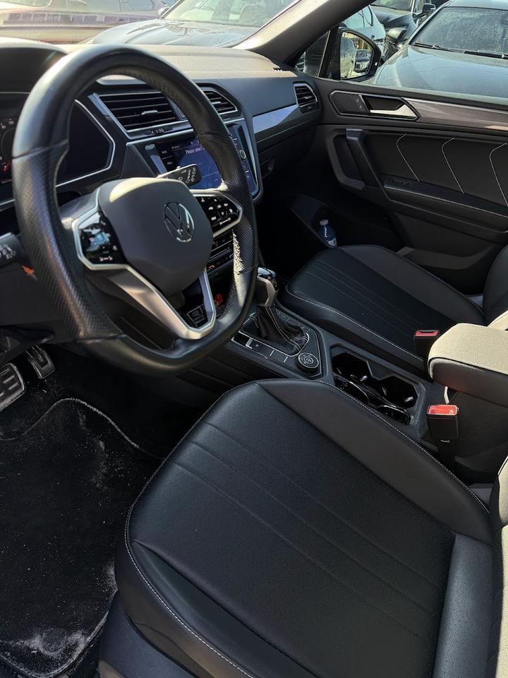2023 Volkswagen Tiguan SE R-Line Black Photo