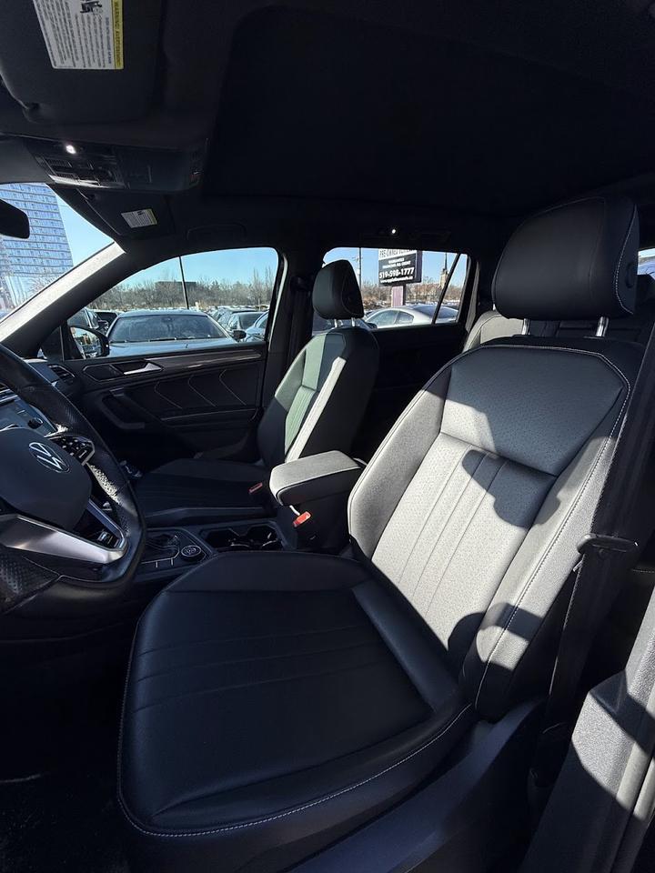 2023 Volkswagen Tiguan SE R-Line Black Photo