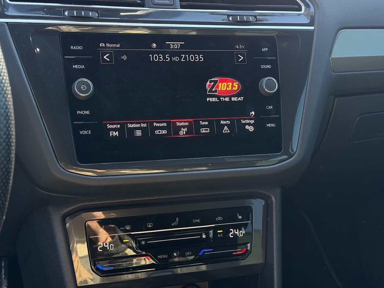 2023 Volkswagen Tiguan SE R-Line Black Photo