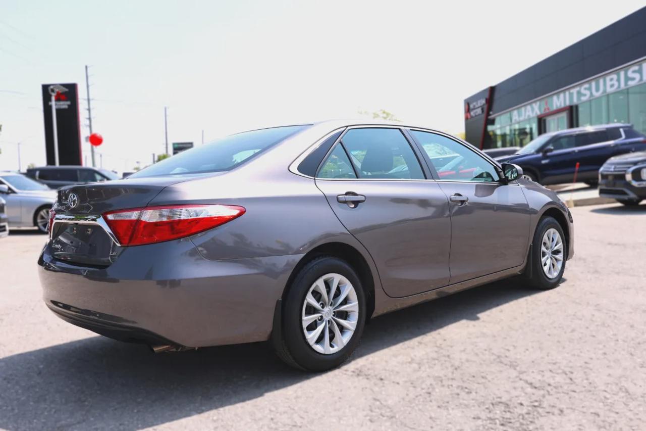 2017 Toyota Camry LE Photo