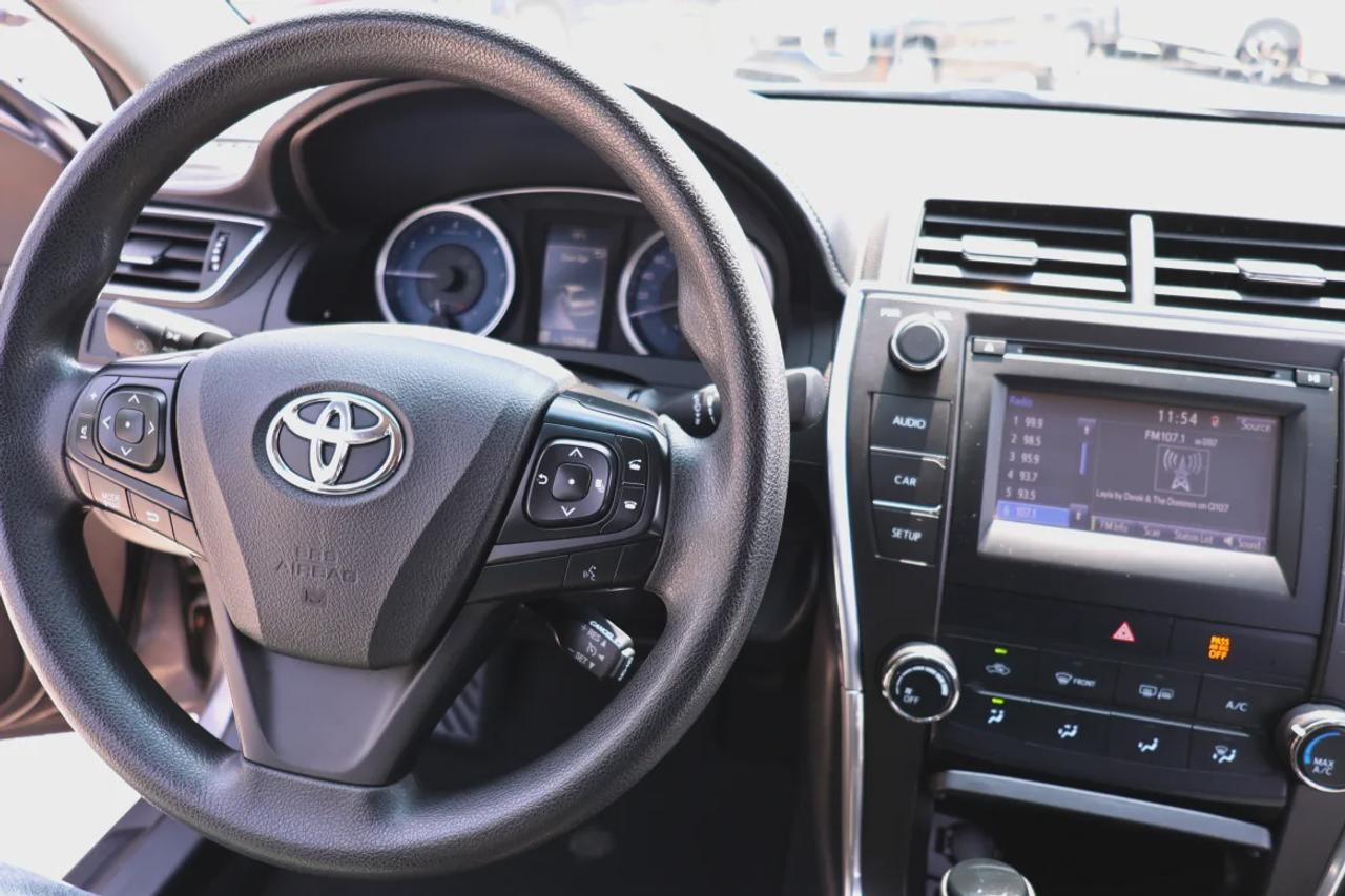 2017 Toyota Camry LE Photo