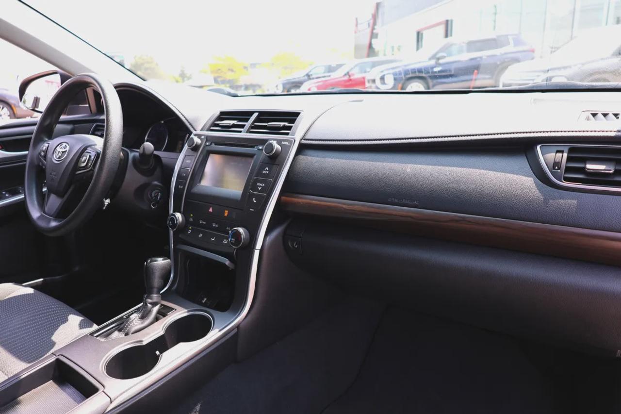 2017 Toyota Camry LE Photo