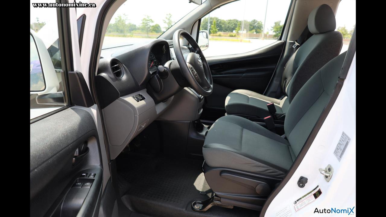 2019 Nissan NV200 SV Photo
