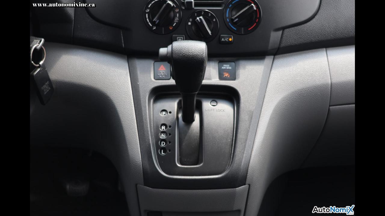2019 Nissan NV200 SV Photo