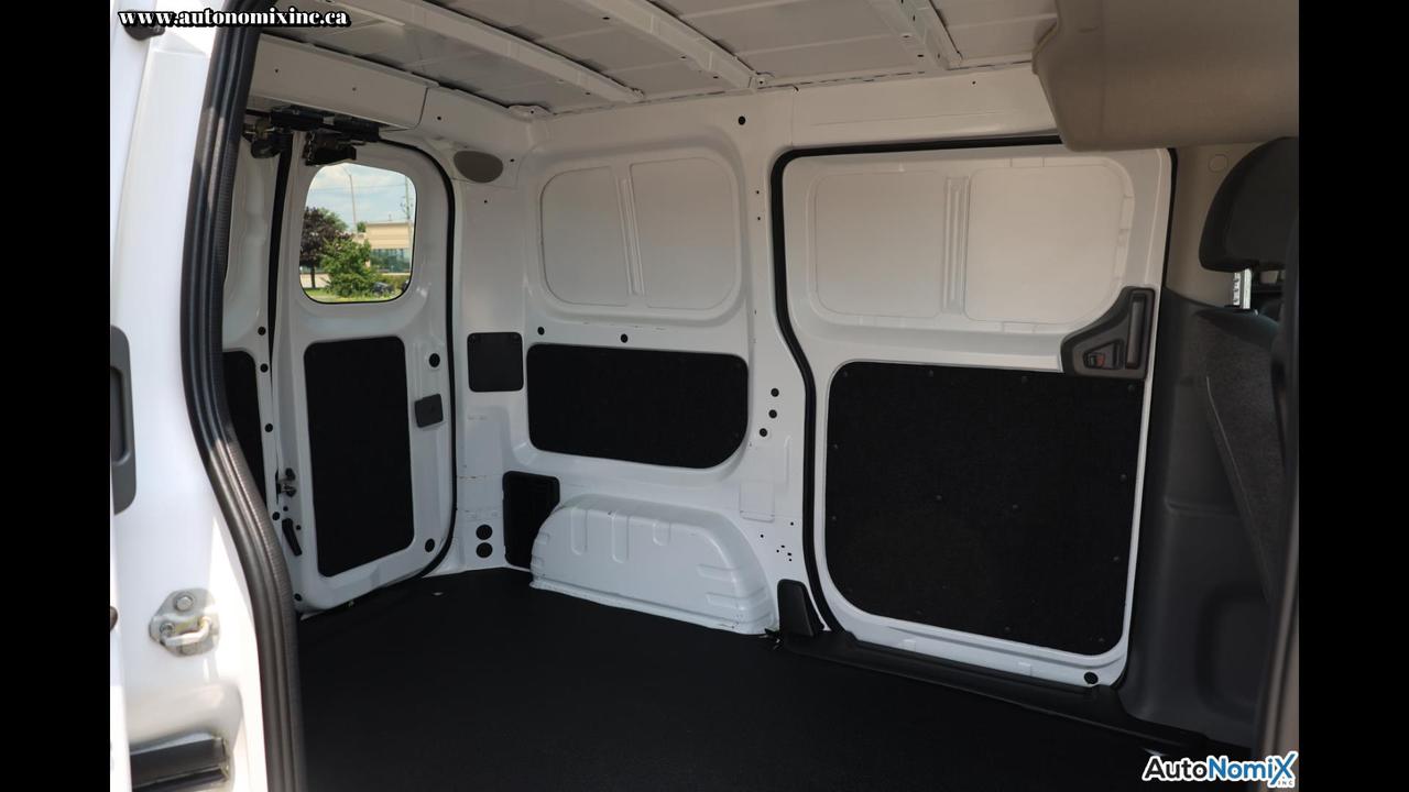 2019 Nissan NV200 SV Photo