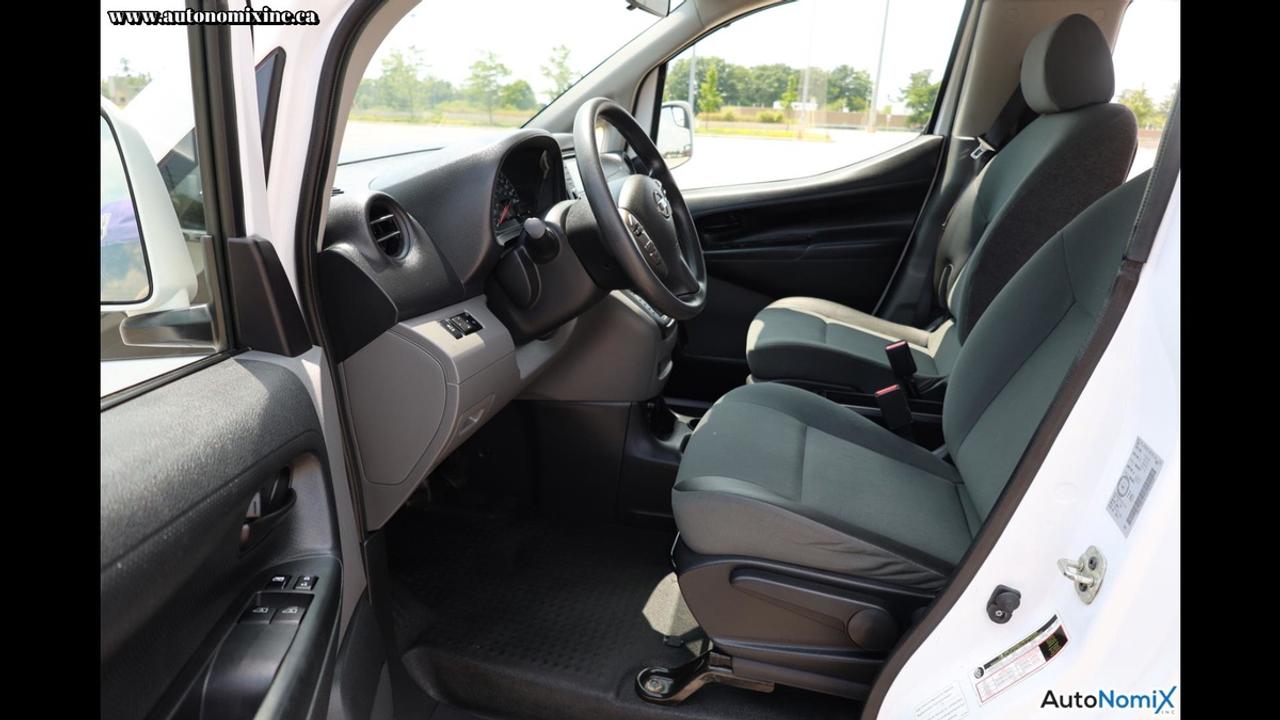 2019 Nissan NV200 SV Photo