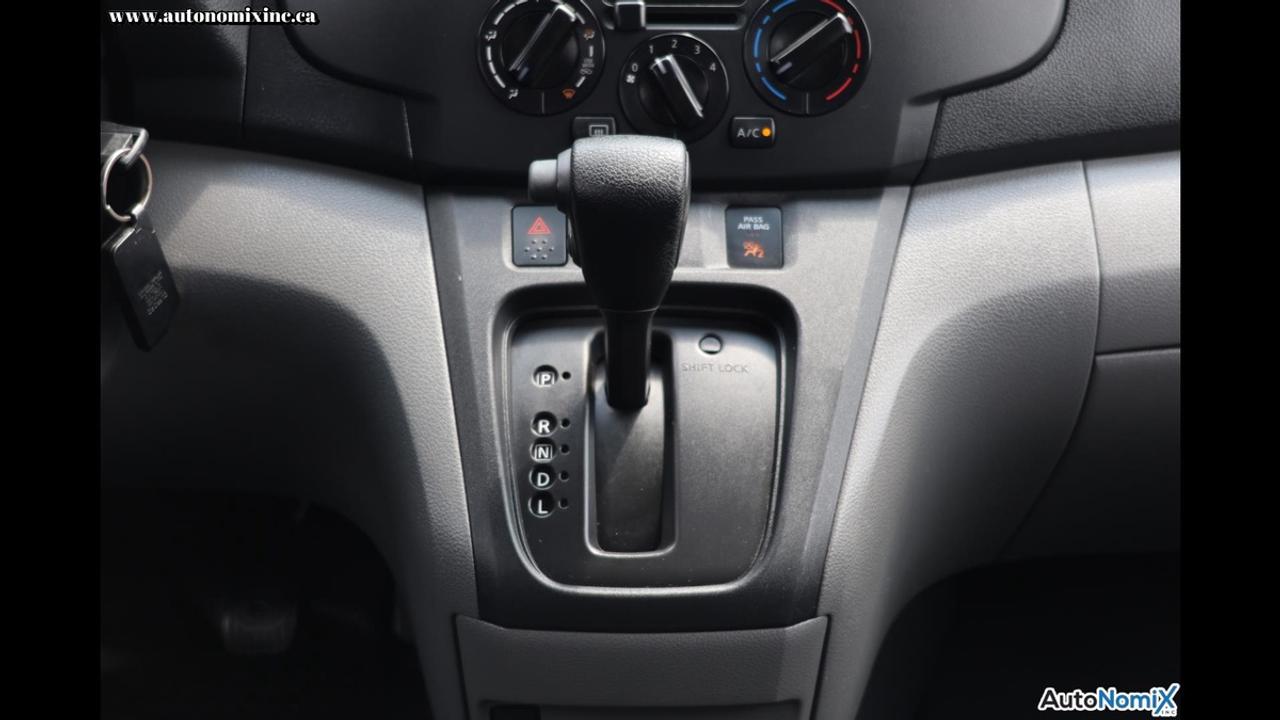 2019 Nissan NV200 SV Photo