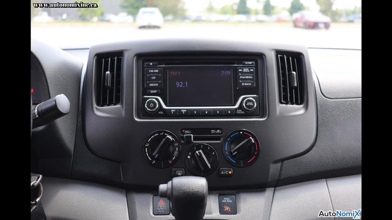 2019 Nissan NV200 SV Photo