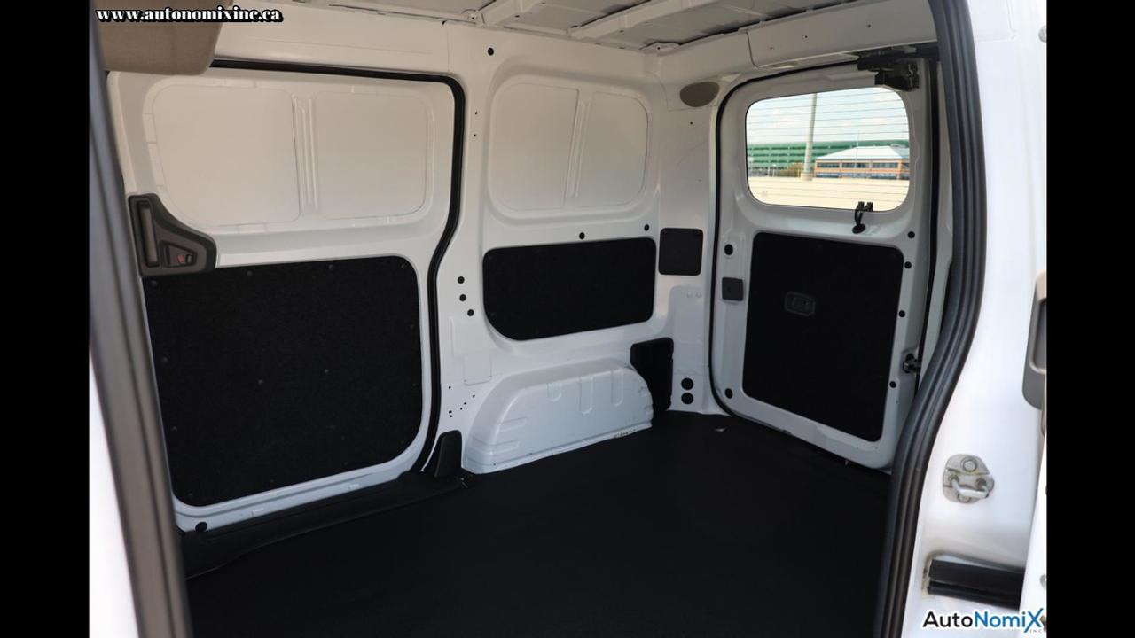 2019 Nissan NV200 SV Photo