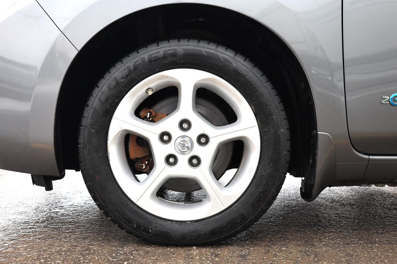 2015 Nissan Leaf SV Photo3