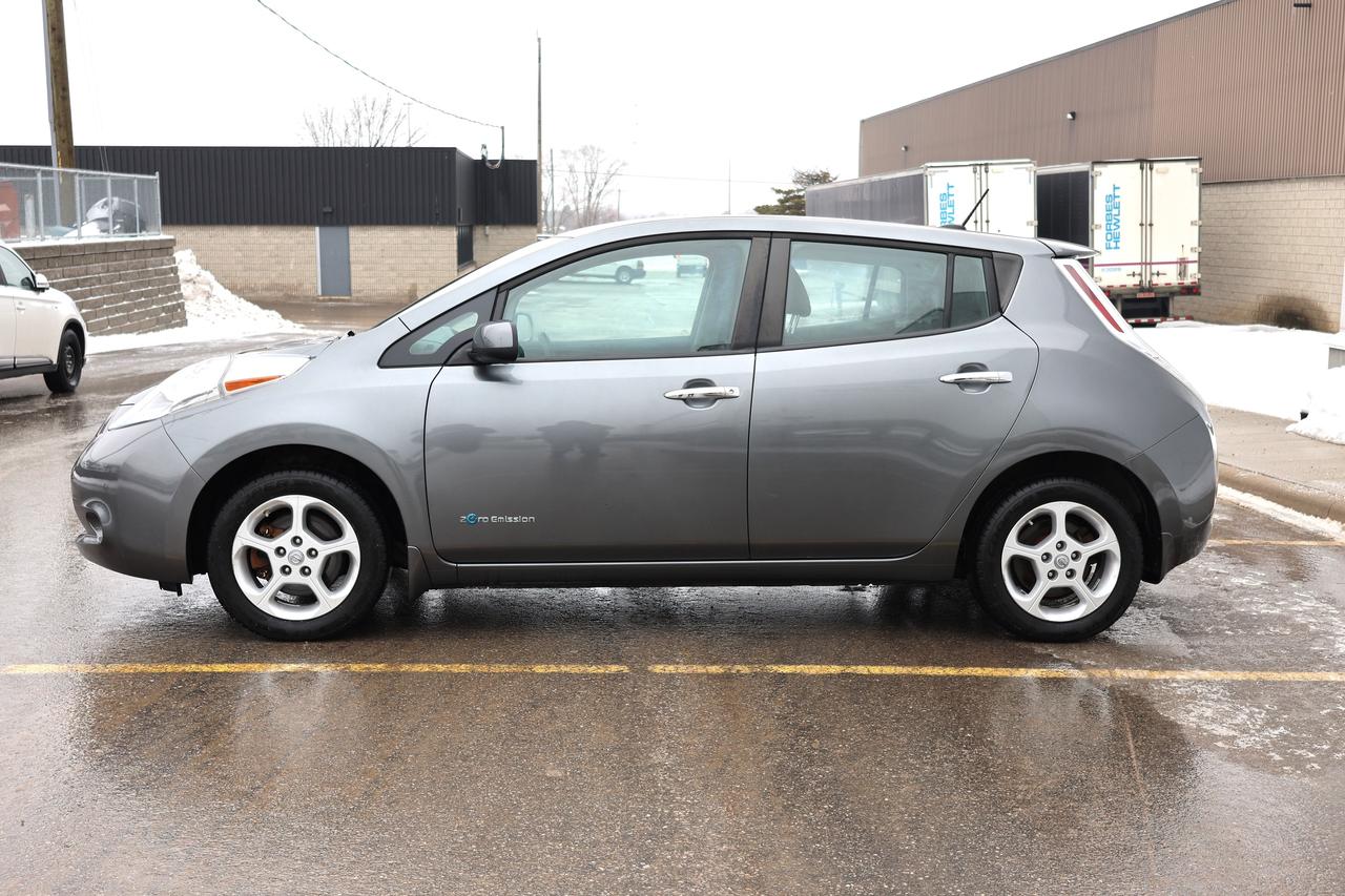 2015 Nissan Leaf SV Photo2