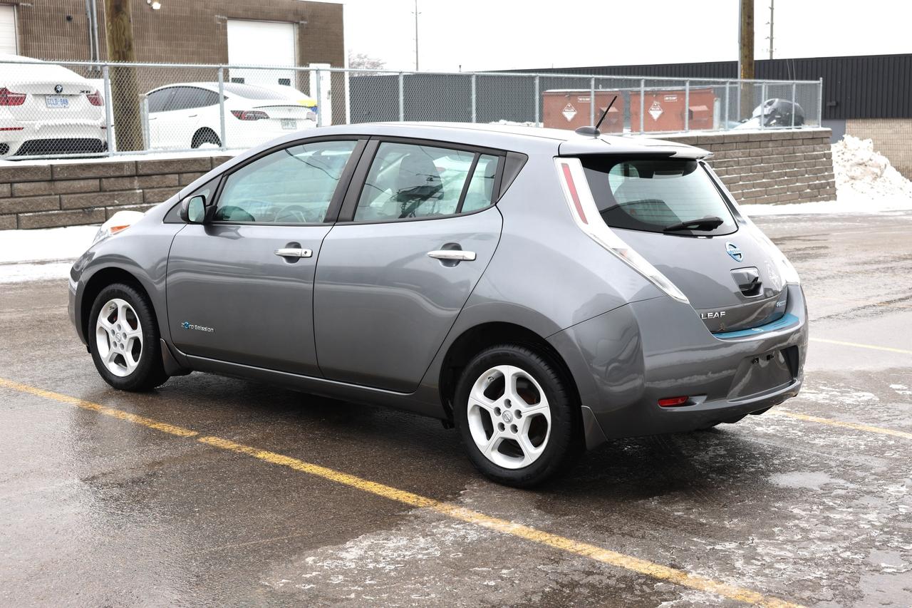 2015 Nissan Leaf SV Photo4