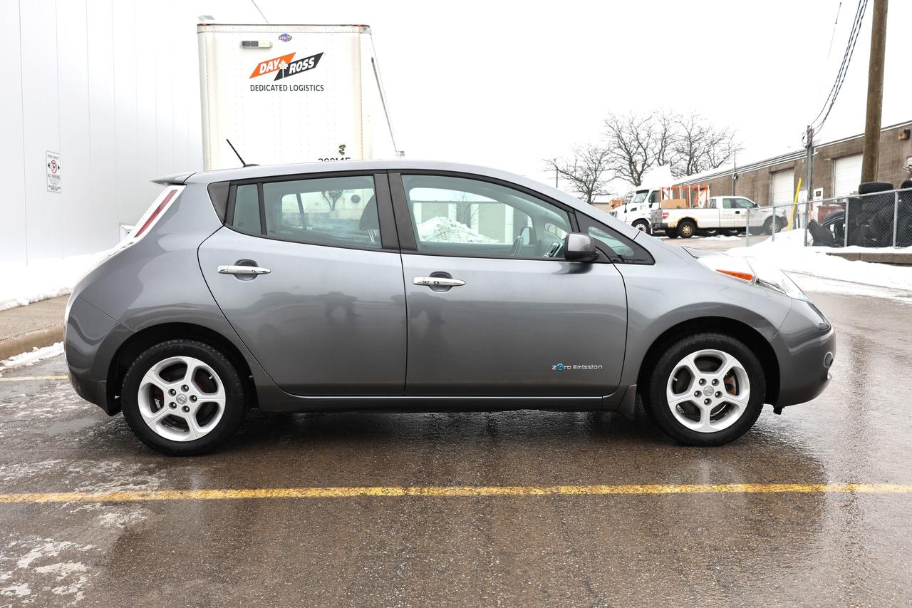 2015 Nissan Leaf SV Photo