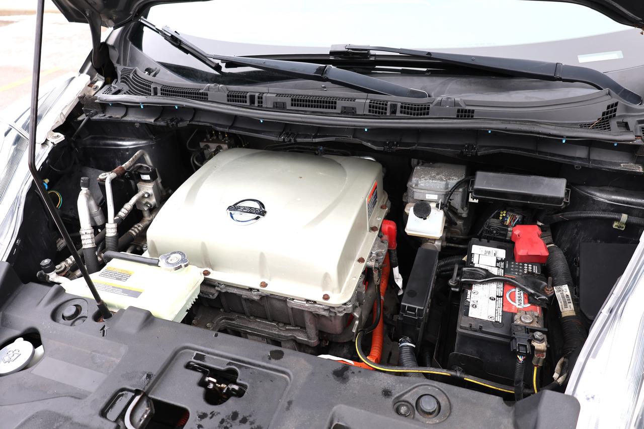 2015 Nissan Leaf SV Photo