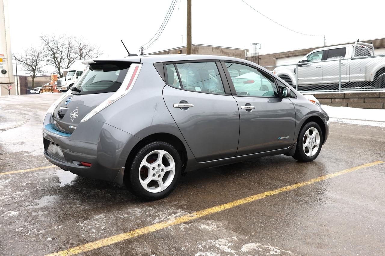 2015 Nissan Leaf SV Photo